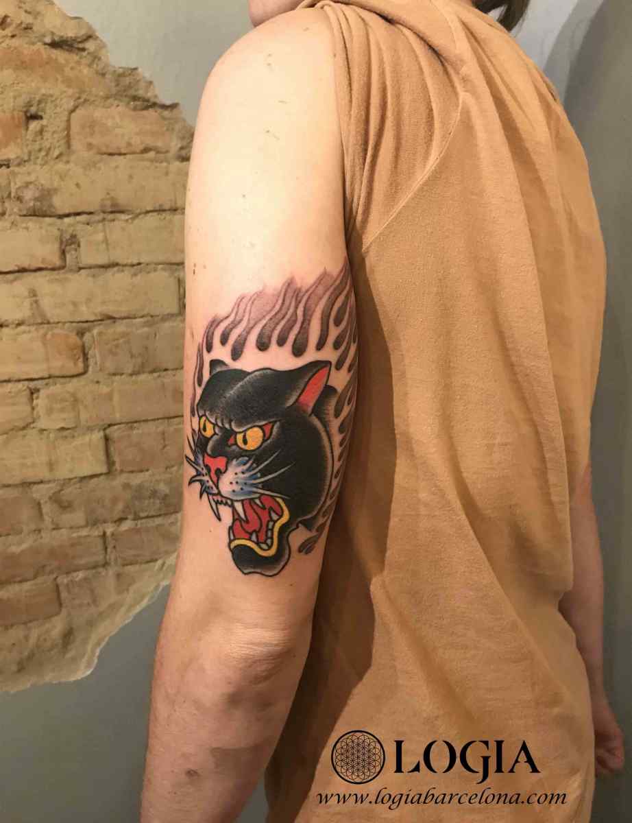 tatuaje-brazo-pantera-negra-logia-tattoo-willian-spindola   